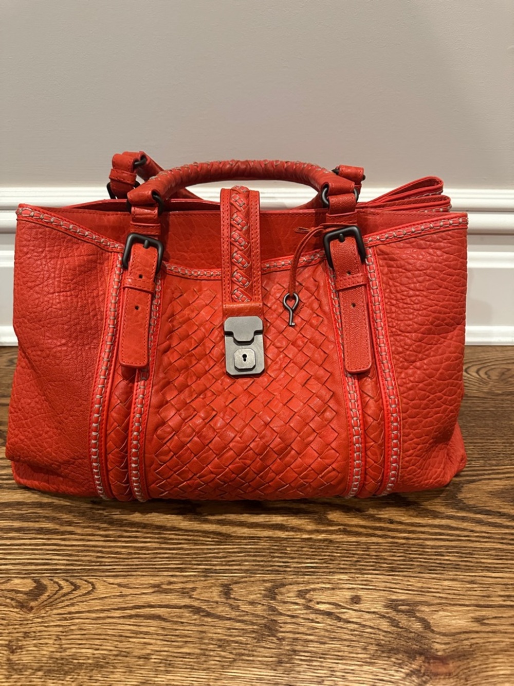 Bottega Veneta Intreccisto Pebbled Leather Medium Roma Tote